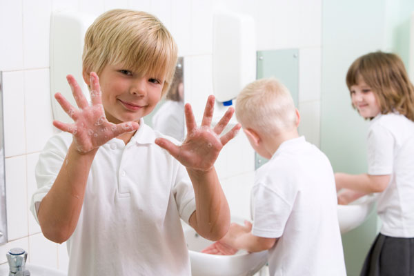 Glow-2-Show_Student-washing-hands
